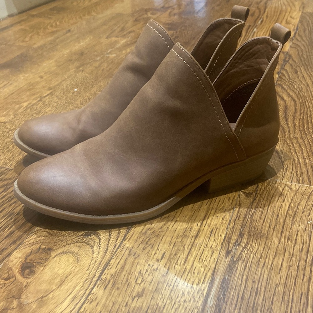 Brown tan booties size 8.5 like new universal thread
